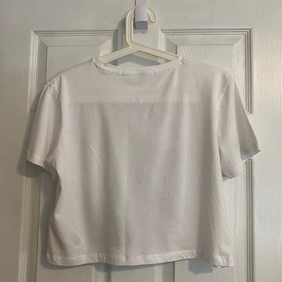 *NWOT* Guess Active White Graphic Crop Top - Picture 2 of 4